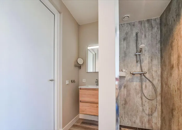 2 Bedroom Beautiful In