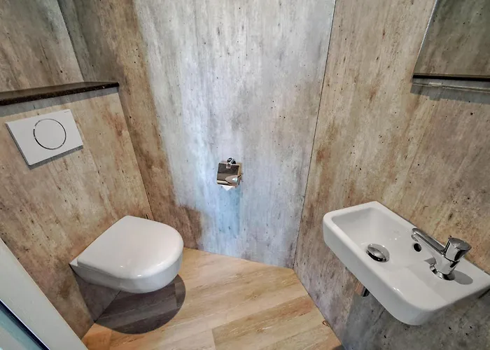 2 Bedroom Beautiful In