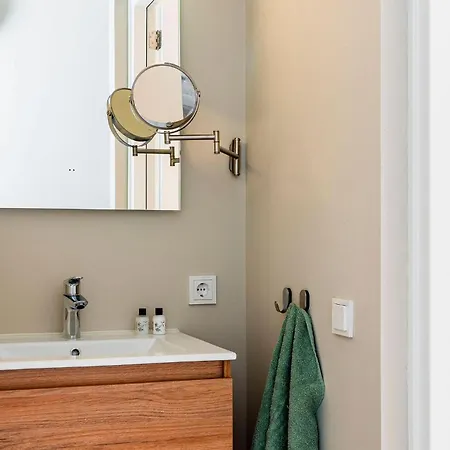 2 Bedroom Beautiful In *